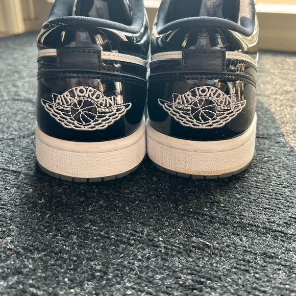 Jordan 1’s Men’s Black and White Lowtops - Picture 4 of 7